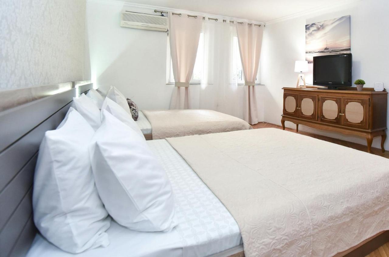 شقة بودفا  في Palm Square 1 Old Town Apt المظهر الخارجي الصورة